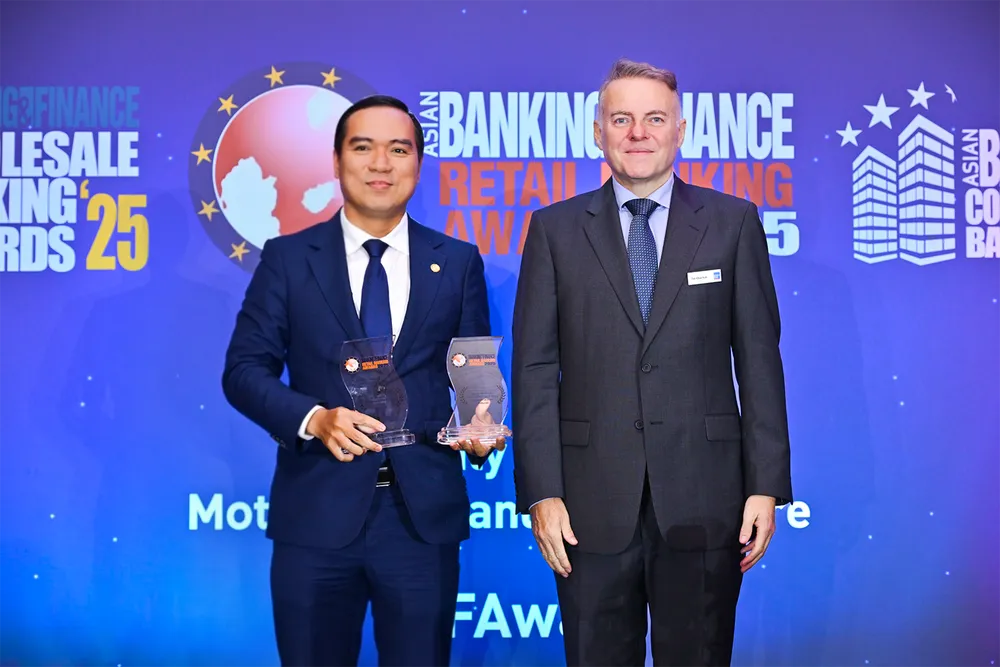 Ông Đàm Thế Thái, Phó Tổng giám đốc HDBank nhận hai giải thưởng quốc tế tại Lễ trao giải Asian Banking & Finance Awards 2025 tổ chức tại Singapore HDB1.png