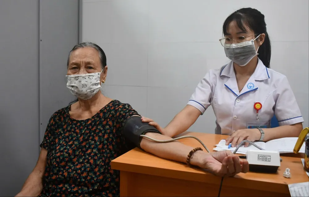 Người cao tuổi khám chữa bệnh tại Bệnh viện Vũng Tàu, TPHCM I4b.jpg