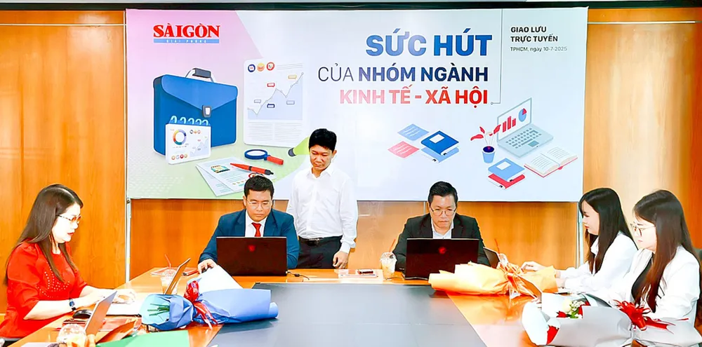 Đại diện các trường trả lời câu hỏi của bạn đọc Báo SGGP. Ảnh: DŨNG PHƯƠNG K1a.jpg