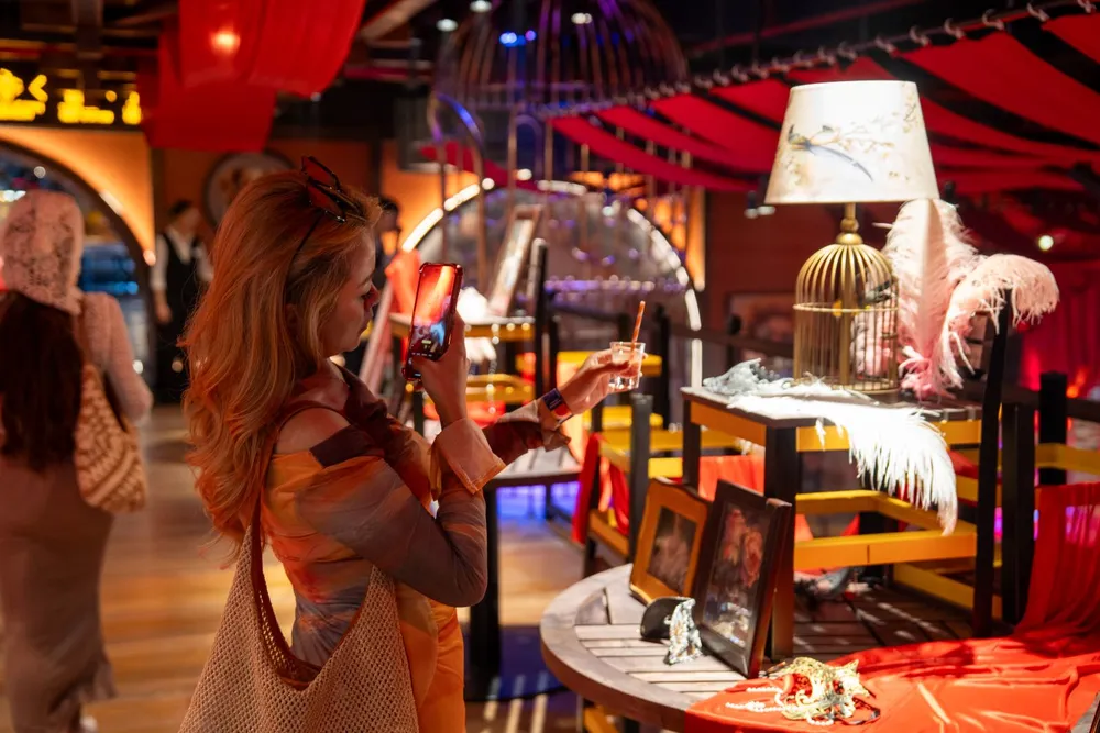 Du khách sẽ được tìm hiểu về nghệ thuật Cabaret và hậu trường show diễn After Glow (4).jpg