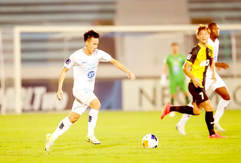 CLB Nam Định (trái) gặp CLB Tampines Rovers ở AFC Champions League 2 mùa 2024-2025. Ảnh: P.MINH W6b.jpg
