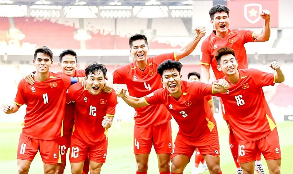 Các tuyển thủ U23 Việt Nam vui mừng sau khi giành vé vào chơi trận chung kết gặp U23 Indonesia. Ảnh: P.MINH %1g.jpg