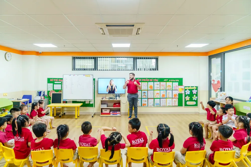 Lớp học tiếng Anh chương trình Cambridge giúp trẻ phát triển tiếng Anh tự nhiên ad-4nxc-dhd6-h4-mferm2io2tdntr1uo7ccjpbr9dlfoqhx17qvakiju-7us3pjdy-ic-y0uc7ds-k-1obz7todtuclf1xmdwpuu5rq1srutrn-hzzu4lmey2vubkeotlbsbjm-8uumew-4302.jpg