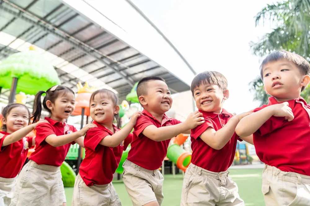 Tiết học ngoài trời của học sinh Mầm non ad-4nxdwpk9akimtoqovzc8e8csmndfdrjws171prrzuremjavefyma8vnlh7ylmban-codul8m2vfou1s8hw2eulgtspjoyg6zlbrqbzimd6tr0pj9eo0kjjj5uehxrp9tlhseeddvp-1623.jpg