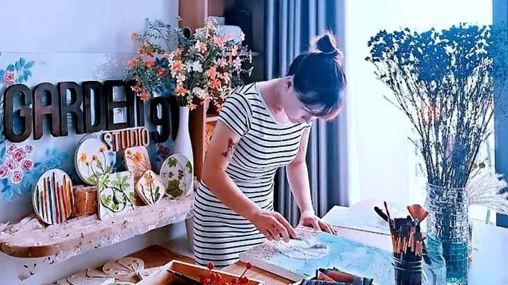 Họa sĩ Hải Yến theo đuổi dòng tranh giàu cảm xúc F6a.jpg