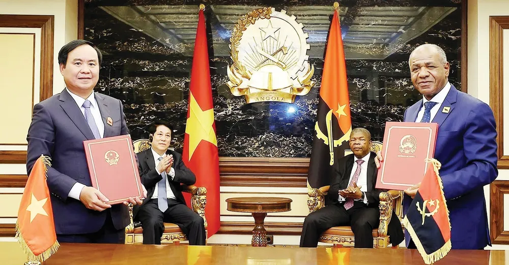 Chủ tịch nước Lương Cường và Tổng thống Angola João Manuel Gonçalves Lourenço chứng kiến lễ ký Biên bản ghi nhớ về hợp tác nông nghiệp H8c.jpeg