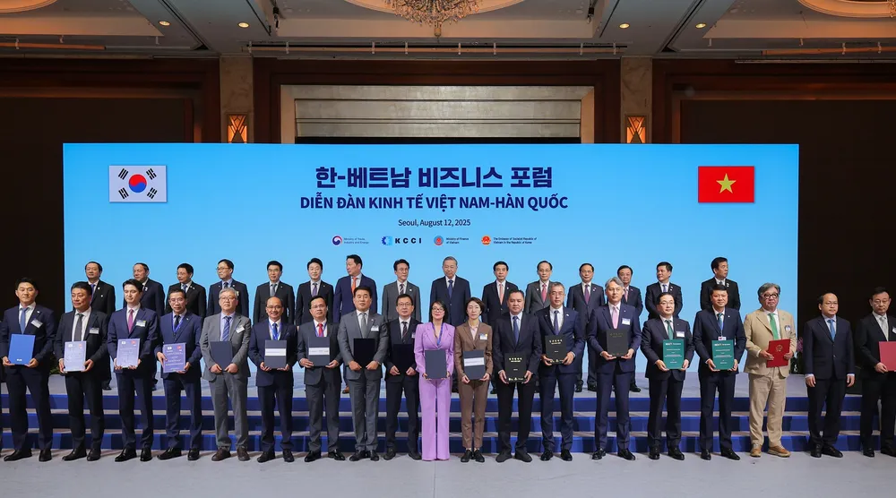 Tổng Bí thư Tô Lâm, Thủ tướng Hàn Quốc Kim Min Seok và lãnh đạo cấp cao hai nước chứng kiến lễ ký kết biên bản ghi nhớ giữa Vinpearl và các doanh nghiệp Hàn Quốc 1.JPG