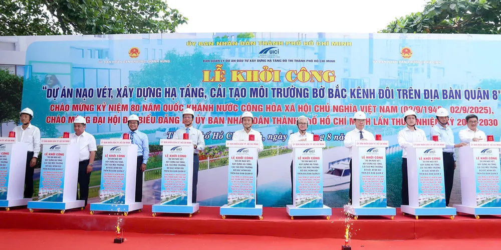 Lễ khởi công dự án nạo vét, xây dựng hạ tầng, cải tạo môi trường bờ Bắc kênh Đôi ngày 13-8 trên địa bàn phường Chánh Hưng, TPHCM N4b.jpg