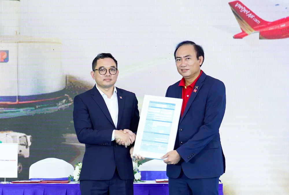 Petrolimex Aviation chuyển giao Bằng chứng Bền vững – Proof of Sustainability (PoS) theo tiêu chuẩn ISCC EU cho Vietjet A6.jpg