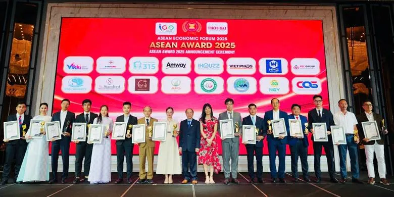Các doanh nghiệp tiêu biểu được vinh danh trong Diễn đàn kinh tế ASEAN lần thứ 6 với chủ đề "Hội nhập kinh tế ASEAN trong kỷ nguyên vươn mình" tại Singapore 1755597153824-4476.jpeg