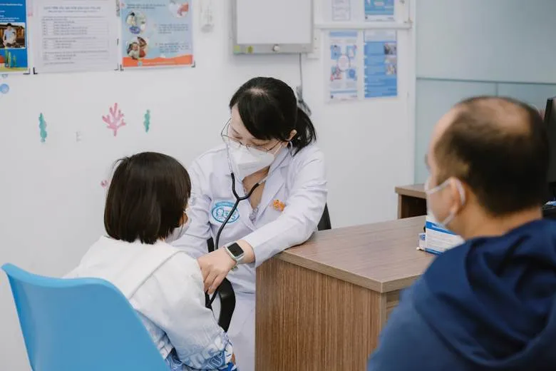 Hệ thống Y tế Nhi đồng 315 có mạng lưới rộng khắp với hơn 100 cơ sở tại 30 tỉnh thành, phục vụ hơn 3,5 triệu lượt trẻ thăm khám mỗi năm 1755597153928-4792.jpeg
