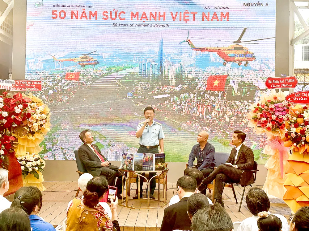 Chương trình giao lưu ra mắt sách ảnh của nghệ sĩ nhiếp ảnh Nguyễn Á tại Đường sách TPHCM T1d.jpg