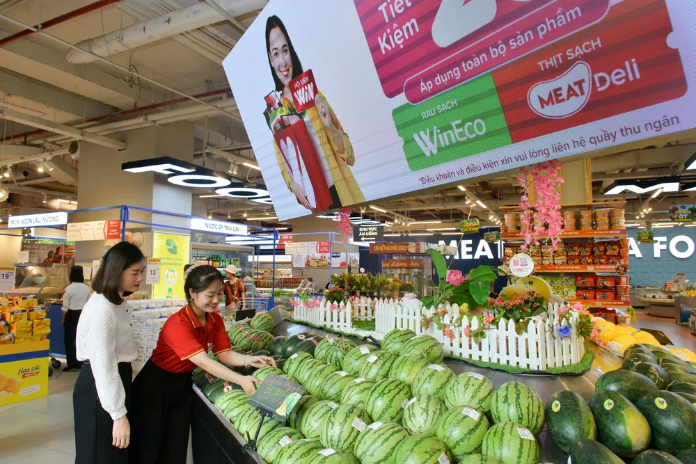 Khách hàng mua sắm tại siêu thị WinMart - Hệ sinh thái tiêu dùng bán lẻ Masan Khách hàng mua sắm tại siêu thị WinMart - Hệ sinh thái tiêu dùng bán lẻ Masan.jpg