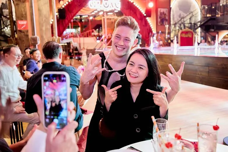 Du khách sẽ có hành trình trải nghiệm nghệ thuật đầy thú vị của Show “After Glow” 1756384900287-2788.jpeg