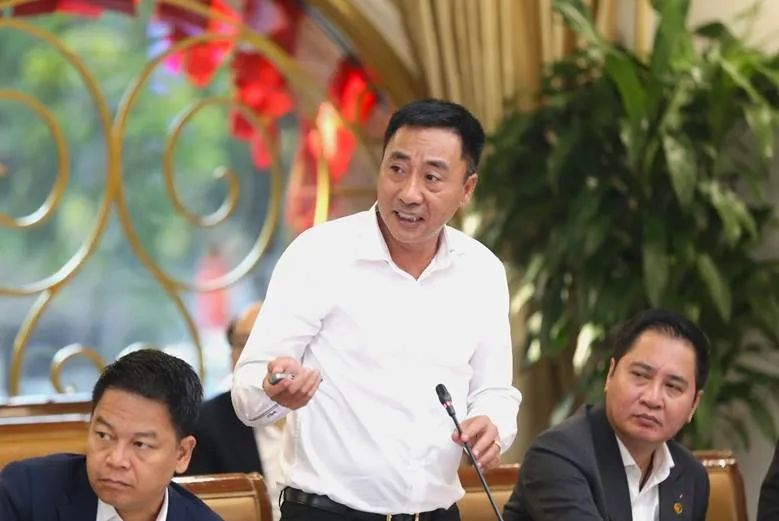Ông Nguyễn Anh Tuấn, Phó Tổng Giám đốc T&T Group trình bày các nghiên cứu đề xuất đầu tư của T&T Group 1756469638047-8424.jpeg