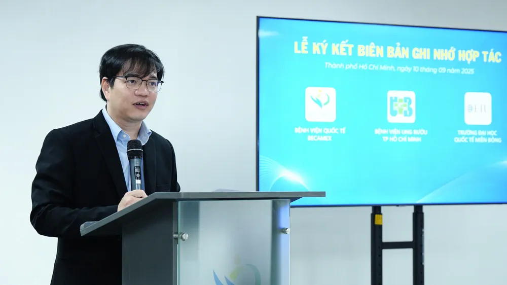 TS Ngô Minh Đức, Hiệu trưởng Trường Đại học Quốc tế Miền Đông phát biểu tại buổi lễ 4bf425d13f2db473ed3c.jpg