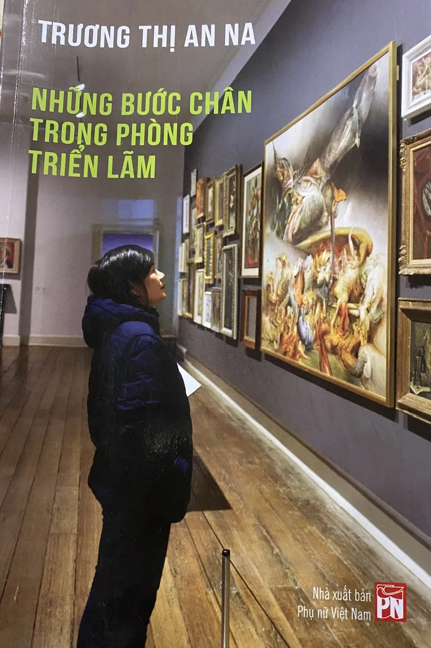 Bìa sách Những bước chân trong phòng triển lãm K6A.jpg