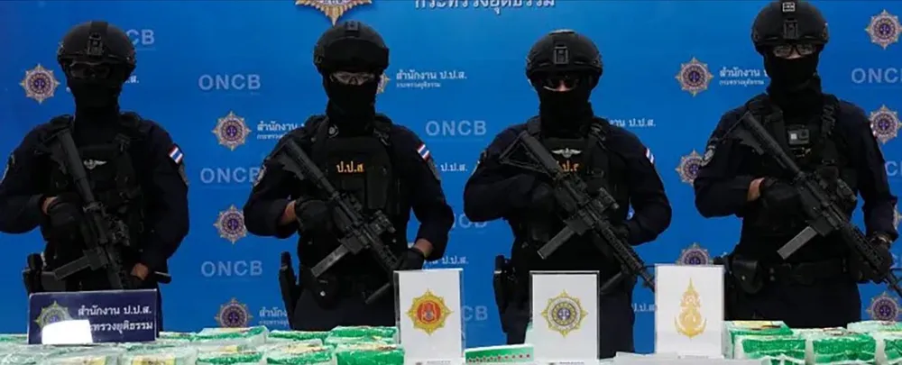 Một vụ thu giữ methamphetamine của cảnh sát Thái Lan. Ảnh: AP Q8b.jpg