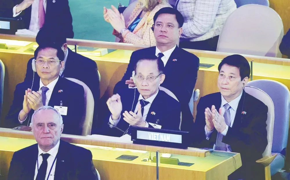 Chủ tịch nước Lương Cường và thành viên đoàn Việt Nam tham dự phiên họp. Ảnh: TTXVN W1g.jpg