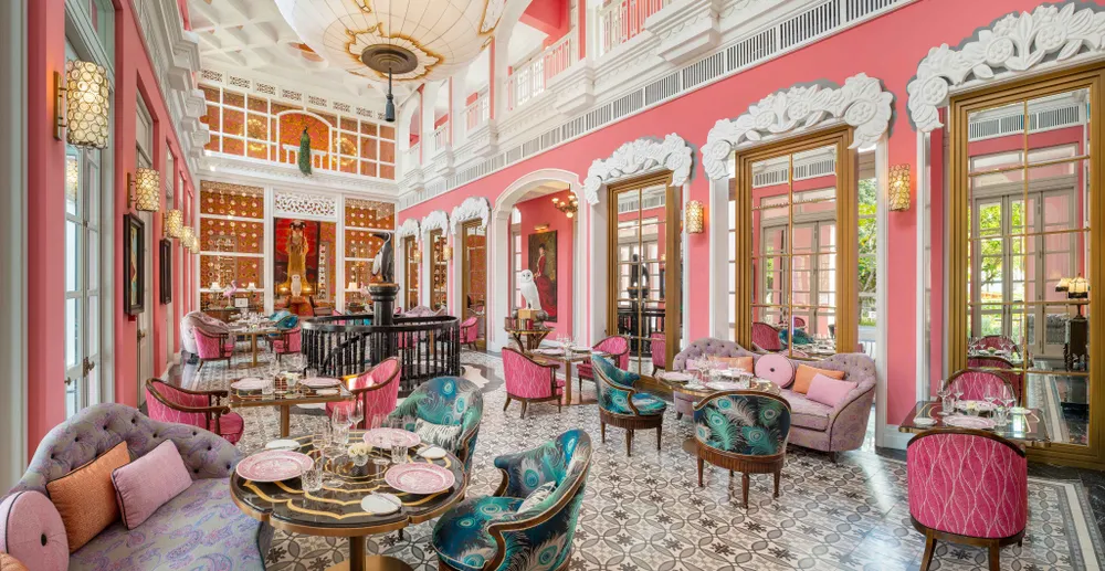 Nhà hàng Pink Pearl được dẫn dẫn dắt bởi đầu bếp với 30 sao Michelin Copy of Pink Pearl_Interior_11zon (2).jpg