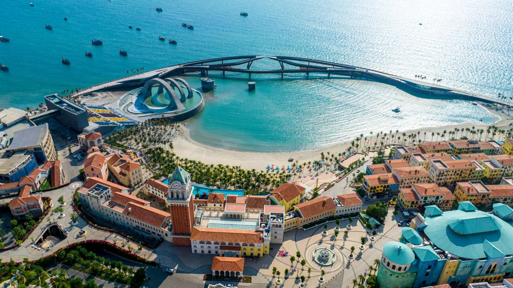 Nhà báo của the Straits Times bị mê hoặc trước vẻ đẹp lãng mạn của Thị trấn Hoàng Hôn. Ảnh: Minh Tú Thị trấn Hoàng Hôn. Ảnh_ Minh Tú.jpg