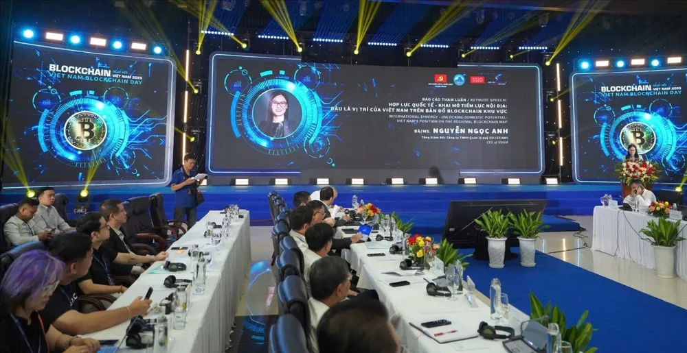 Nhiều đại biểu trong và ngoài nước tham gia Vietnam Blockchain day 2025 bàn về khung thử nghiệm chính sách trong tài sản số. Ảnh: Đình Bảo Y5A.jpg