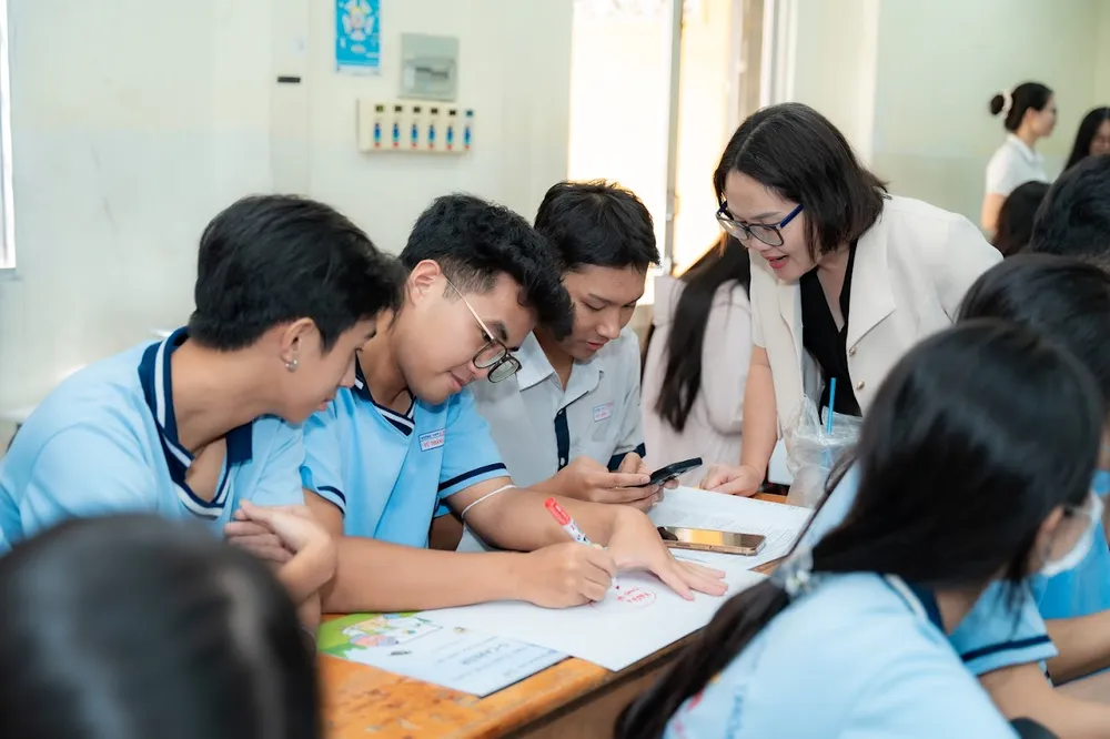 Chương trình S-Career 2025 tại Trường THPT Ten Lơ Man (TPHCM) thu hút sự tham gia tích cực của học sinh Chương trình S-Career 2025 tại trường THPT Ten Lơ Man (TP. Hồ Chí Minh) thu hút sự tham gia tích cực của học sinh (1).jpg