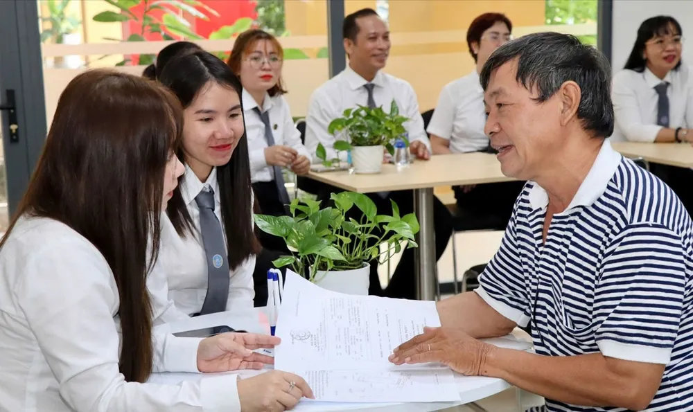 Đoàn Luật sư TPHCM - Đoàn các cơ quan Đảng TPHCM ra mắt Điểm tư vấn pháp luật miễn phí tại Trung tâm Phục vụ hành chính công phường Thủ Đức A6a.jpg