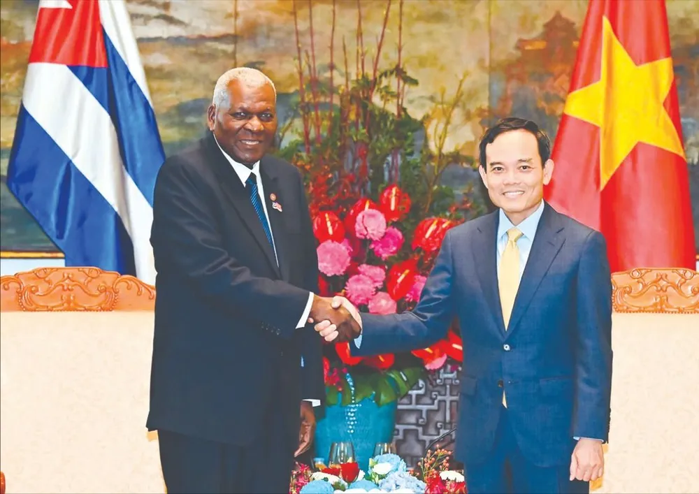 Bí thư Thành ủy TPHCM Trần Lưu Quang tiếp Chủ tịch Quốc hội Cuba Esteban Lazo Hernández. Ảnh: VIỆT DŨNG C1k.jpg