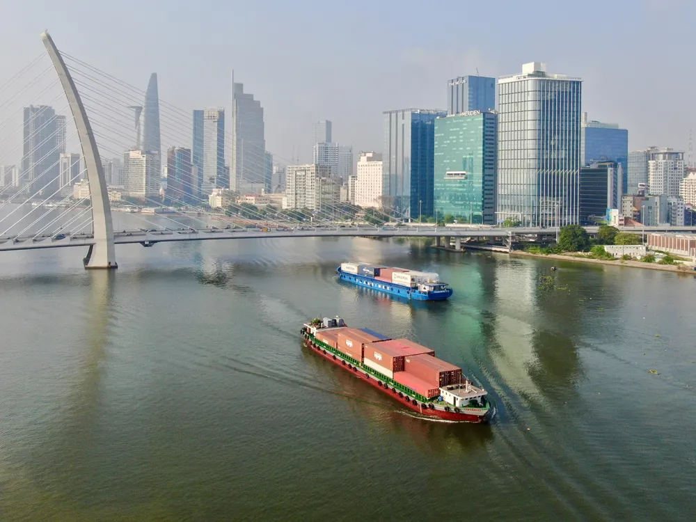 Tàu container trên sông Sài Gòn. Ảnh: Hoàng Hùng G4a.jpg