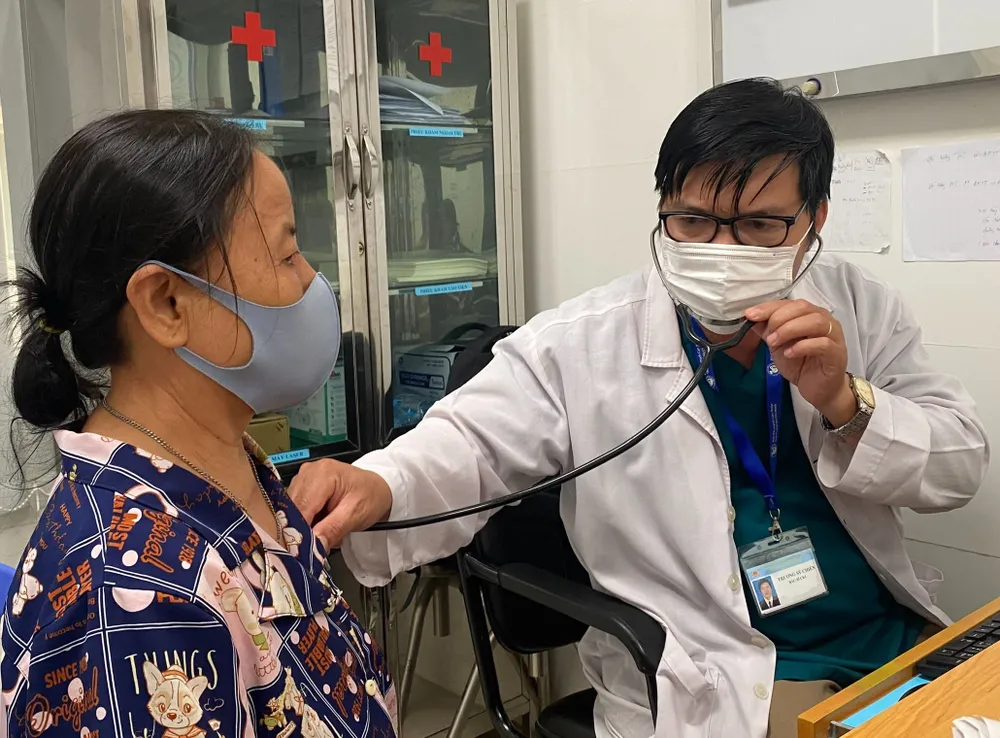 Bác sĩ Bệnh viện Đa khoa Vũng Tàu thăm khám cho bệnh nhân G5d.jpg