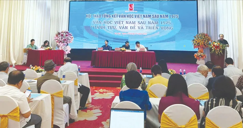 Hội thảo tổng kết văn học Việt Nam sau năm 1975 - Thành tựu, vấn đề và triển vọng, diễn ra tại Hà Nội ngày 6-10 G6a.jpg