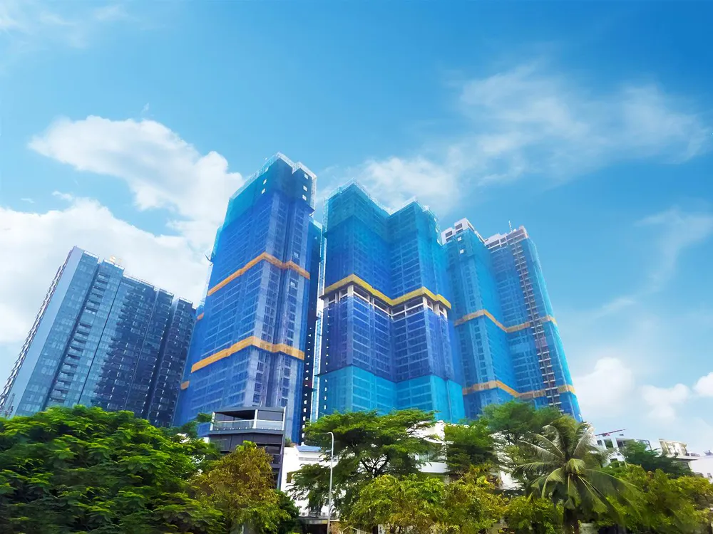 Bên cạnh tòa Sky 1 đã đi vào vận hành, tòa Sky 2-3-4 đã cất nóc và đang trong giai đoạn cấp tốc hoàn thiện, dự kiến sẽ bàn giao từ Quý 1-2026 Picture2.png