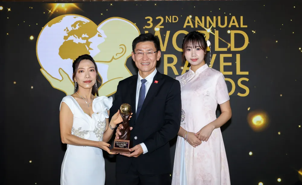 Vietjet nhận giải thưởng "Hãng hàng không dẫn đầu châu Á về trải nghiệm khách hàng" tại World Travel Awards 2025 Photo 1.jpg