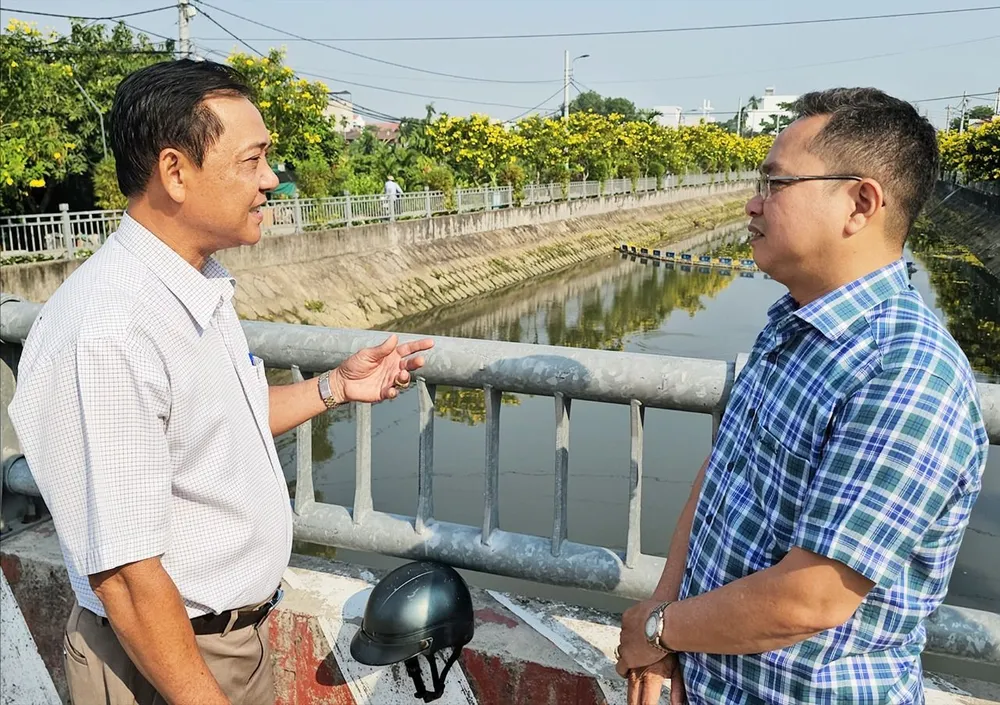 Lãnh đạo Ủy ban MTTQ Việt Nam TPHCM (bìa phải) khảo sát, đánh giá các công trình, chương trình trọng tâm của hệ thống Mặt trận các cấp trên địa bàn TPHCM. Ảnh: ĐÔNG SƠN Q3a.jpg