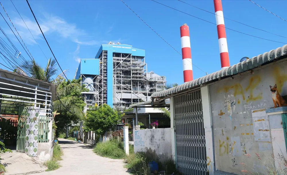 Hàng trăm hộ dân xóm 7, thôn Vĩnh Phúc, xã Vĩnh Hảo (tỉnh Lâm Đồng) sinh sống sát bên các NMNĐ thuộc TTĐL Vĩnh Tân Q4c.jpg