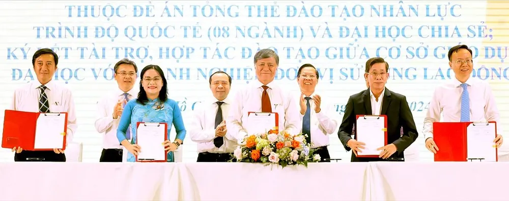 Các trường đại học tại TPHCM ký kết triển khai đào tạo nguồn nhân lực chất lượng cao trình độ quốc tế theo đặt hàng của UBND TPHCM Q4d.jpg