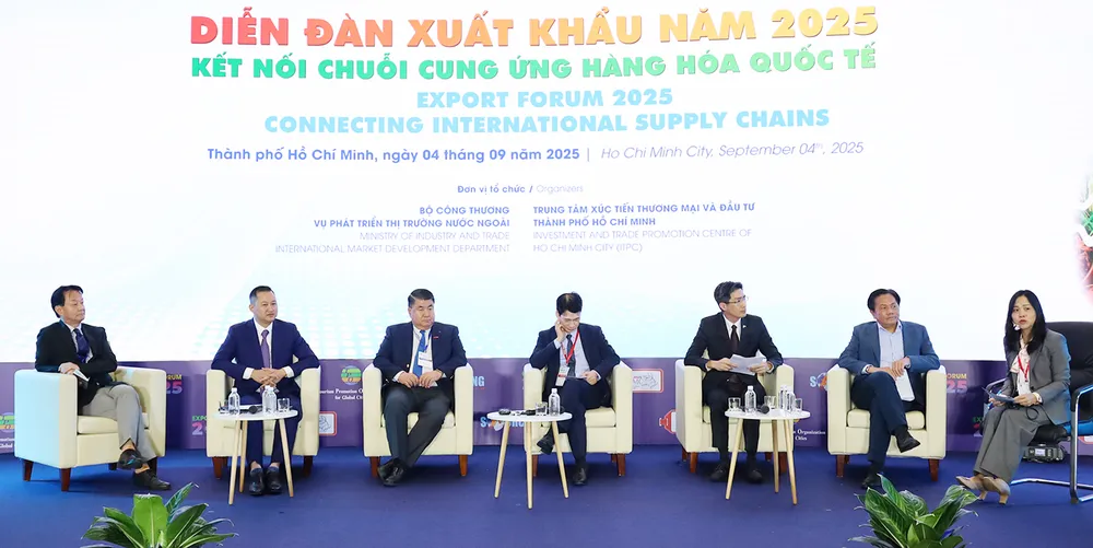 Khách mời tại Diễn đàn xuất khẩu 2025 - kết nối chuỗi cung ứng hàng hóa quốc tế ở Trung tâm Hội chợ Triển lãm Sài Gòn. Ảnh: Hoàng Hùng %5c.jpeg