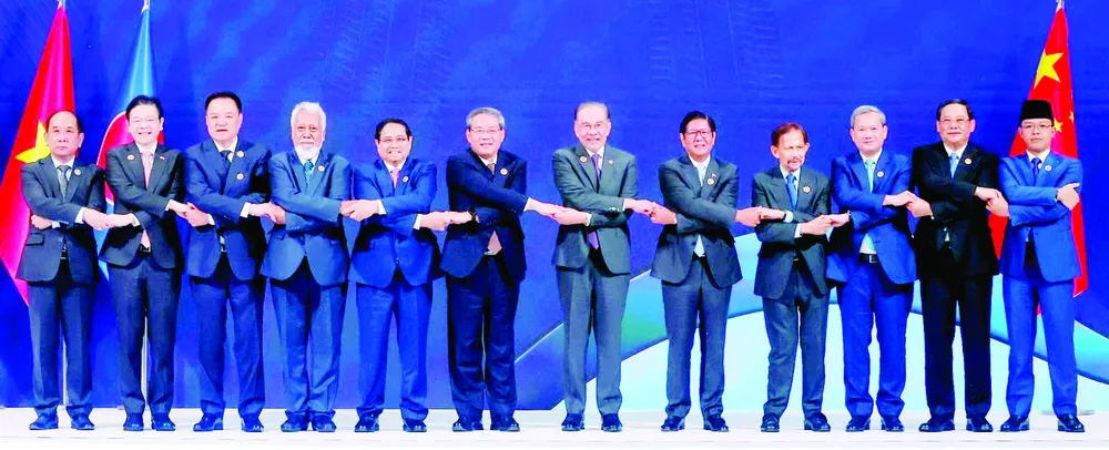 Thủ tướng Phạm Minh Chính cùng trưởng đoàn các nước ASEAN và Thủ tướng Trung Quốc Lý Cường tham dự Hội nghị Cấp cao ASEAN - Trung Quốc lần thứ 28 %8a.jpg