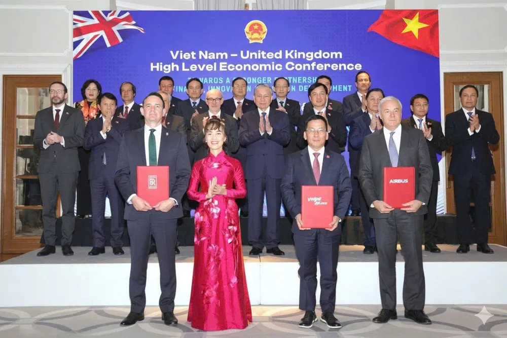 Tổng Bí thư Tô Lâm chứng kiến Vietjet trao các hợp đồng đặt mua máy bay với Airbus tại Hội Nghị Kinh tế Cấp Cao Việt Nam - Anh Photo 5.jpg