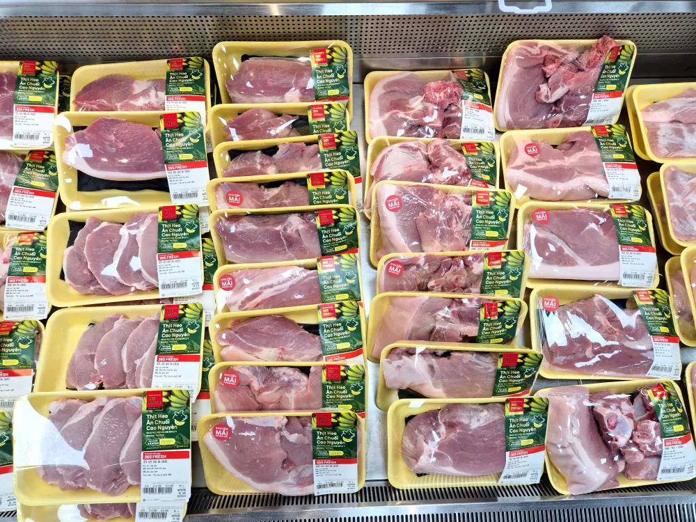 Thịt heo ăn chuối của HAGL bán tại siêu thị LOTTE MART kỳ vọng sẽ được khách hàng ưa chuộng.jpg