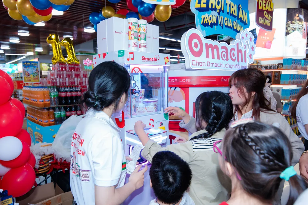 Hộp đồ ăn Omachi - Quán Xá Châu Á vừa ra mắt tháng 5.2025 thu hút sự quan tâm của người tiêu dùng, đặc biệt là giới trẻ.JPG