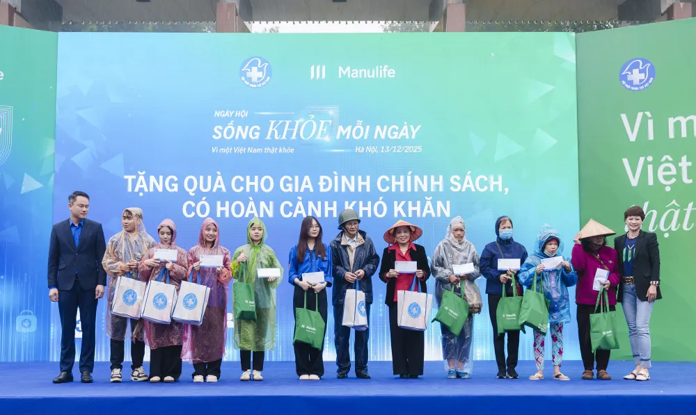 3. Chương trình cũng trao 20 phần quà cho các hộ dân có hoàn cảnh khó khăn trên địa bàn TP. Hà Nội..jpg