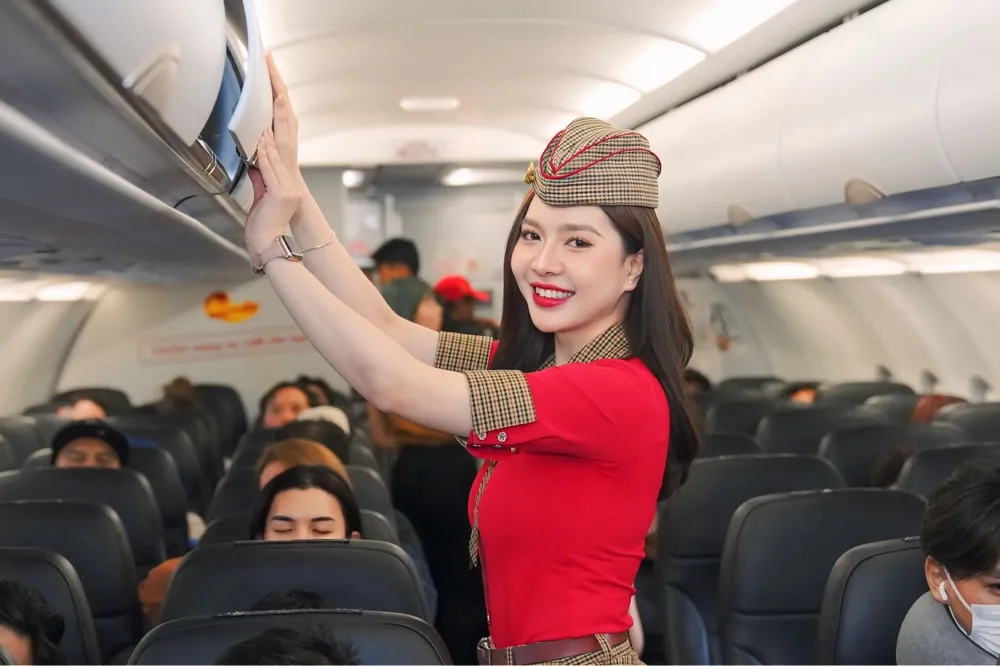 Tiep vien hang khong Vietjet.jpg