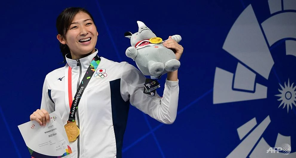 Rikako Ikee được vinh danh cho danh hiệu "VĐV xuất sắc nhất" tại ASIAD 2018. Ảnh: AFP.