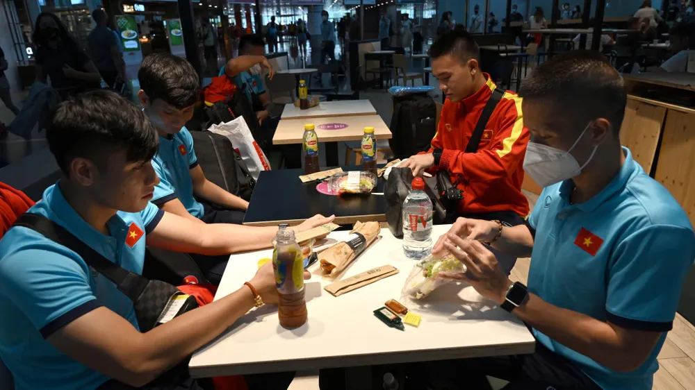 Tuyển futsal Việt Nam có mặt ở Tây Ban Nha sau hơn 1 ngày bay ảnh 1 Tuyển futsal Việt Nam có mặt ở Tây Ban Nha sau hơn 1 ngày bay ảnh 1