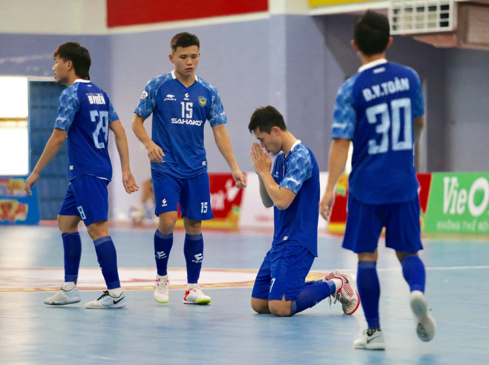 Sahako FC phải trải qua mật độ thi đấu 6 ngày 10 trận. Ảnh: ANH TRẦN