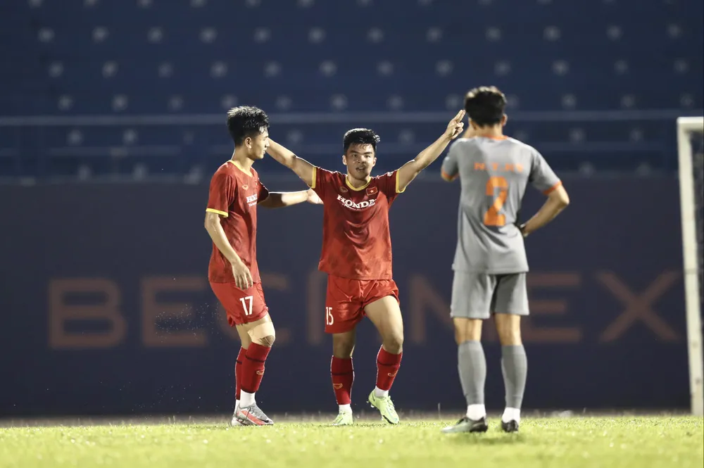 Văn Toàn lập siêu phẩm trong chiến thắng của U22 Việt Nam trước U19 Bình Dương ảnh 3