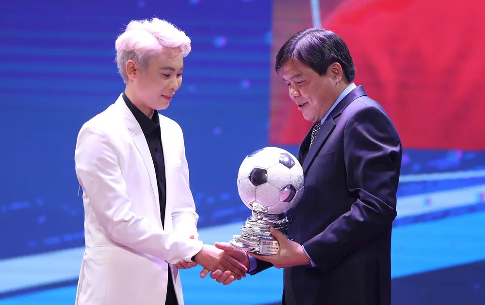Hoàng Đức, Huỳnh Như và Văn Ý đoạt Quả bóng vàng Việt Nam 2021 ảnh 15