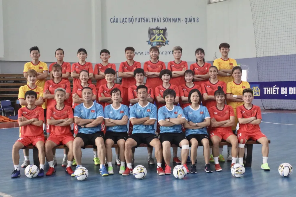 Futsal nữ Việt Nam miệt mài tập luyện hướng đến SEA Games 31 ảnh 1